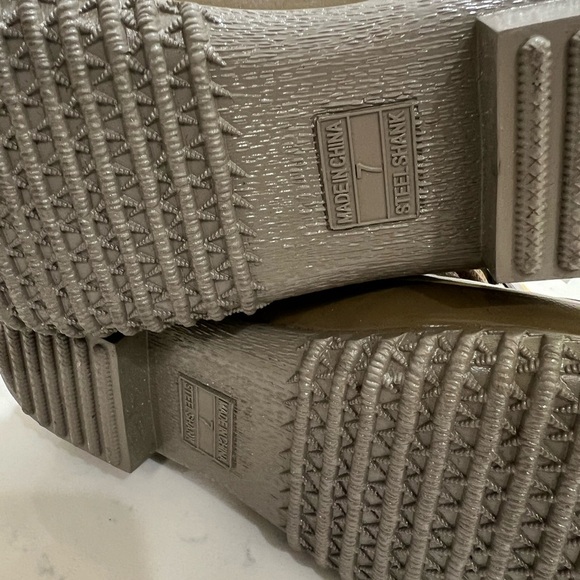 US Ski Team Tan and Brown Winter Boots - Picture 8 of 13